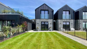 Luxury, stylish brand new house, fabulous location